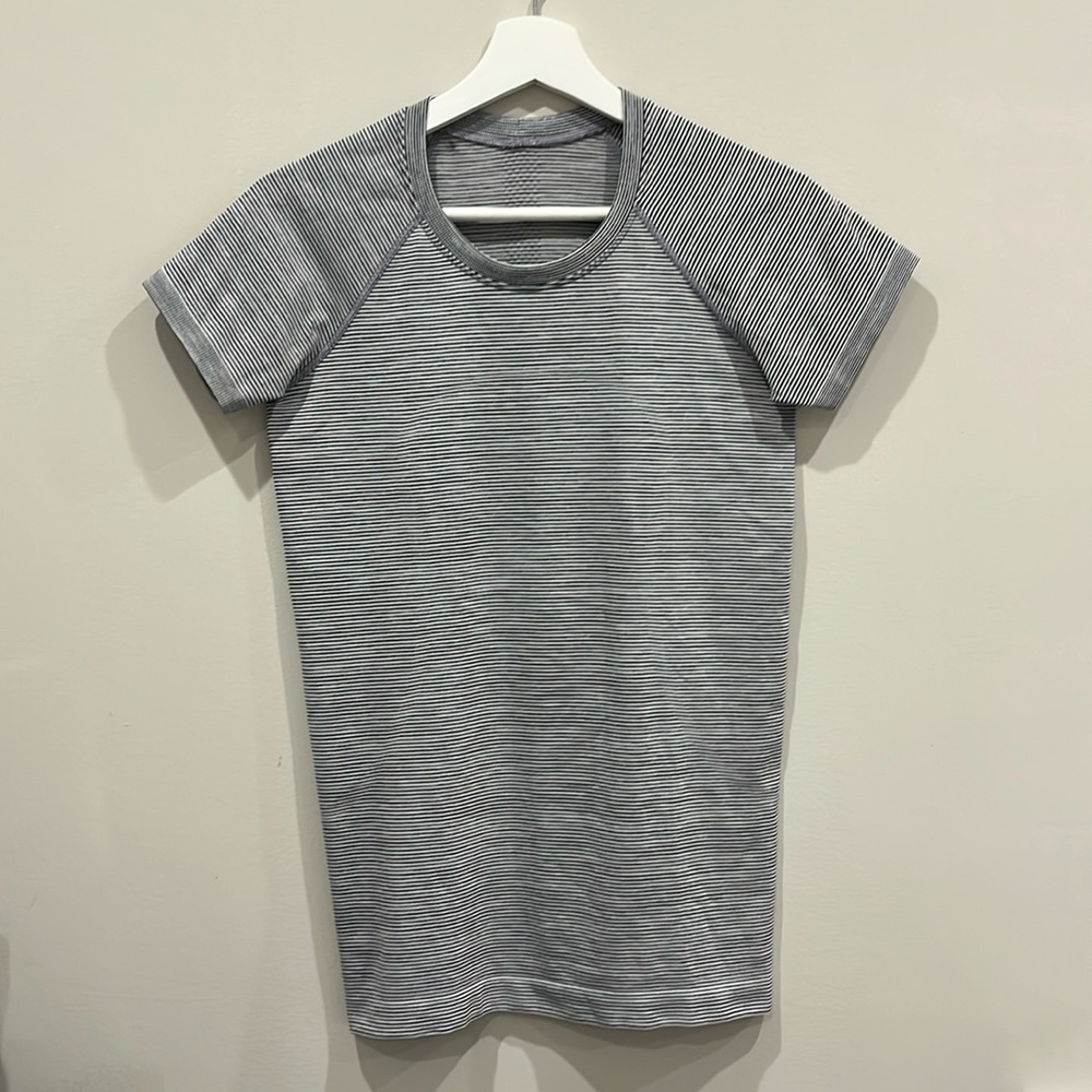 Lululemon Swiftly Tech Loose Fit Size 6